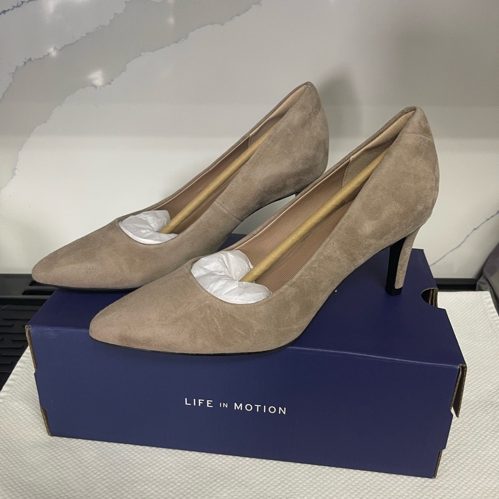 Light Brown Suede Rockport Juliet Total Motion Cushioned Dress Pumps $120